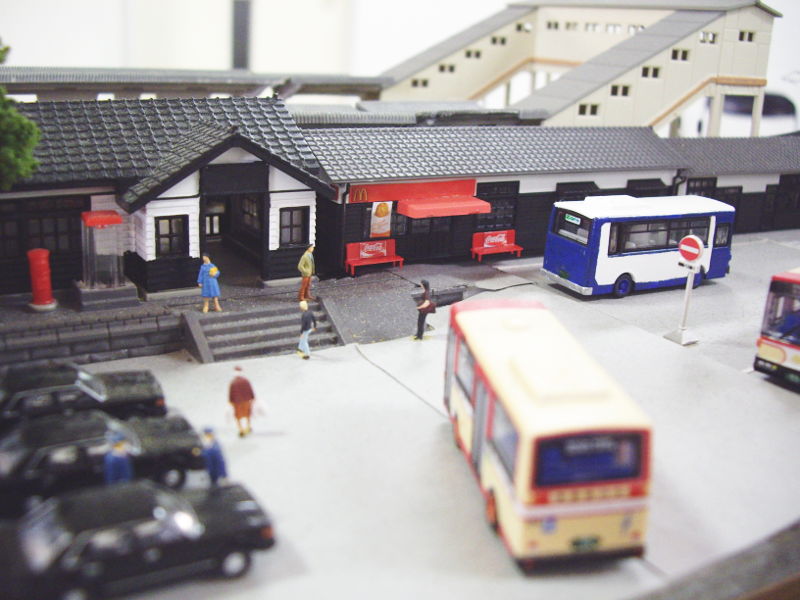 JR高尾駅前のマクドナルド JR高尾駅前のマクドナルド