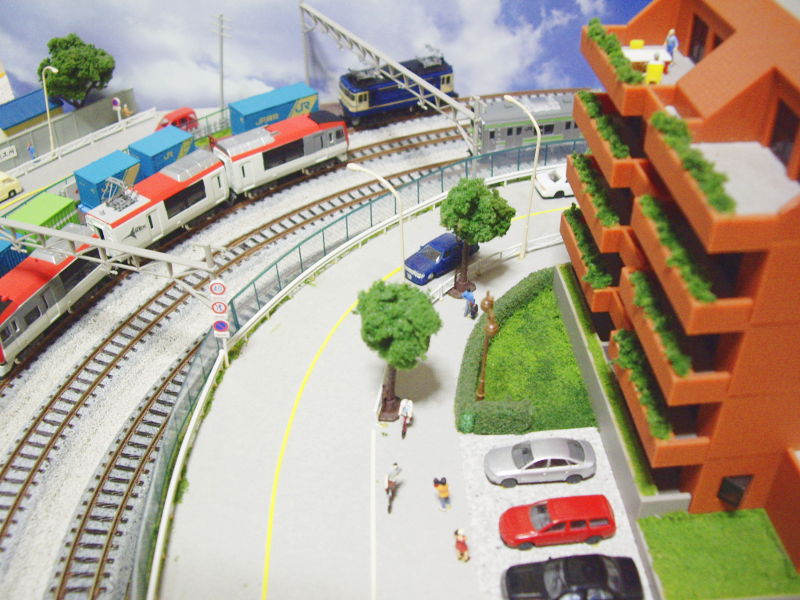 まりりんの作品会場へ まりりんの作品会場へ