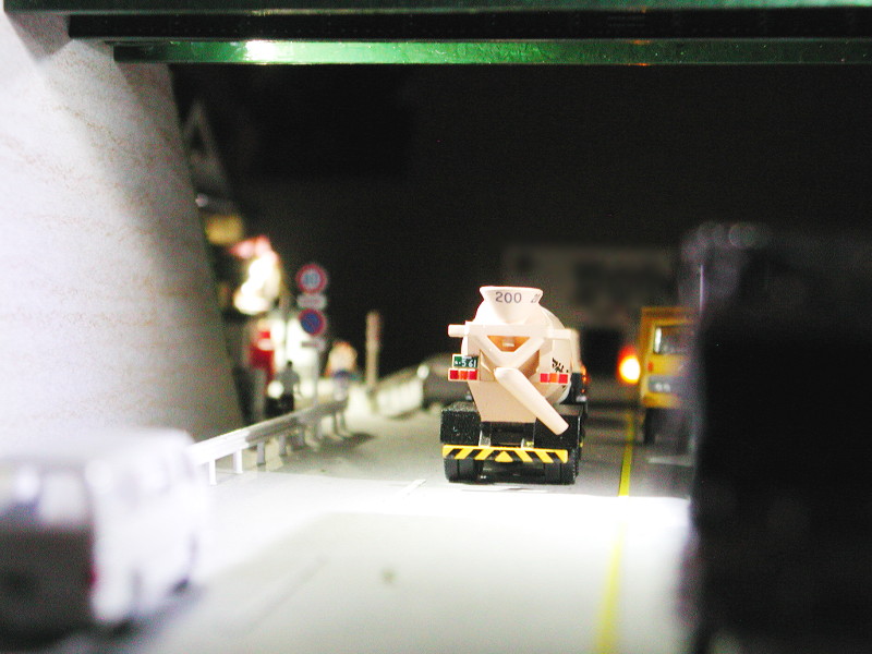 夜のカード下 夜のカード下