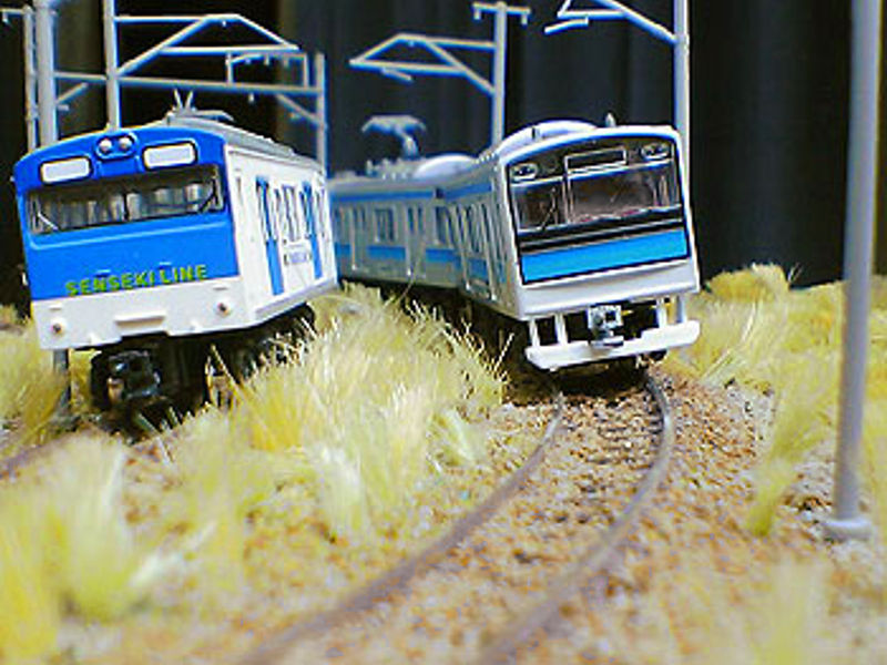 傾いて通過する仙石線 傾いて通過する仙石線