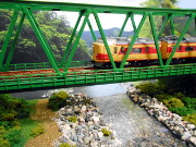 大糸線を走る特急「あずさ」