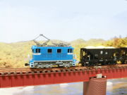 荒川橋梁を渡る秩父鉄道のセメント貨物列車