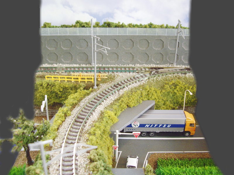 線路も道路も分岐しています 線路も道路も分岐しています