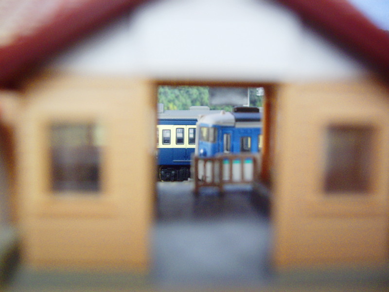 駅舎の入口から見た列車 駅舎の入口から見た列車