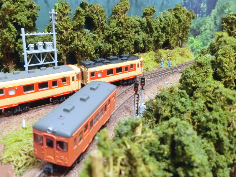 やっと対向列車が来たぞ…★ やっと対向列車が来たぞ…★