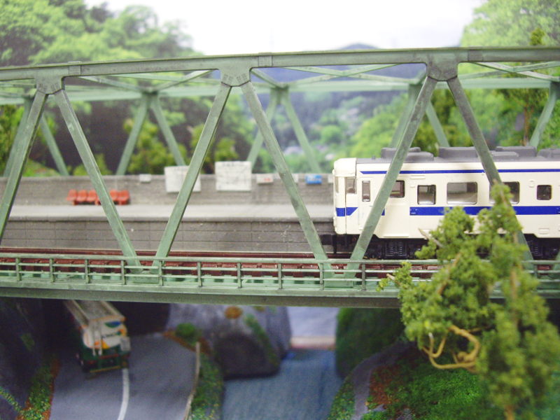 鉄橋内にホームがあります 鉄橋内にホームがあります