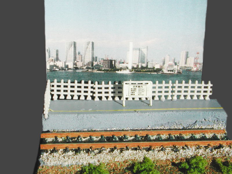 ホームから海を望む ホームから海を望む