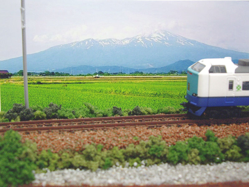 鳥海山を見ながら走る 鳥海山を見ながら走る