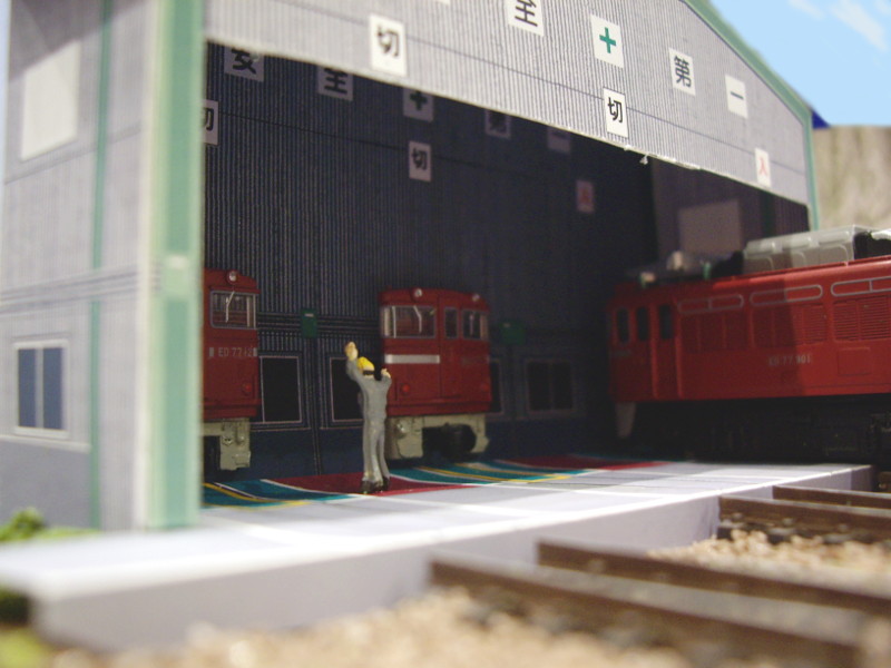 奥の機関車は顔だけ~ 奥の機関車は顔だけ~