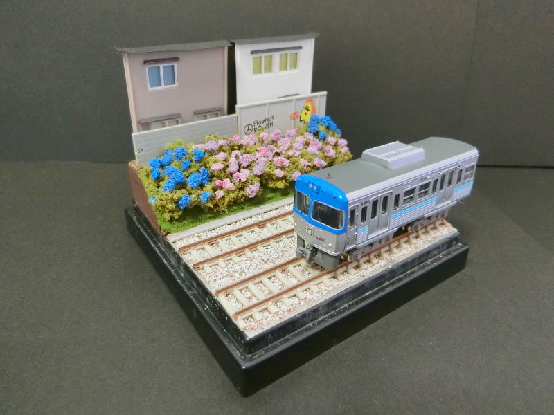 「京王井の頭線・下北沢駅のあじさい」ジオラマ全景 「京王井の頭線・下北沢駅のあじさい」ジオラマ全景