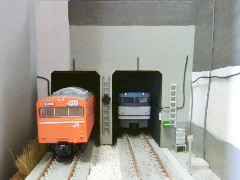 JR武蔵野線新小平駅のトンネル入口 JR武蔵野線新小平駅のトンネル入口