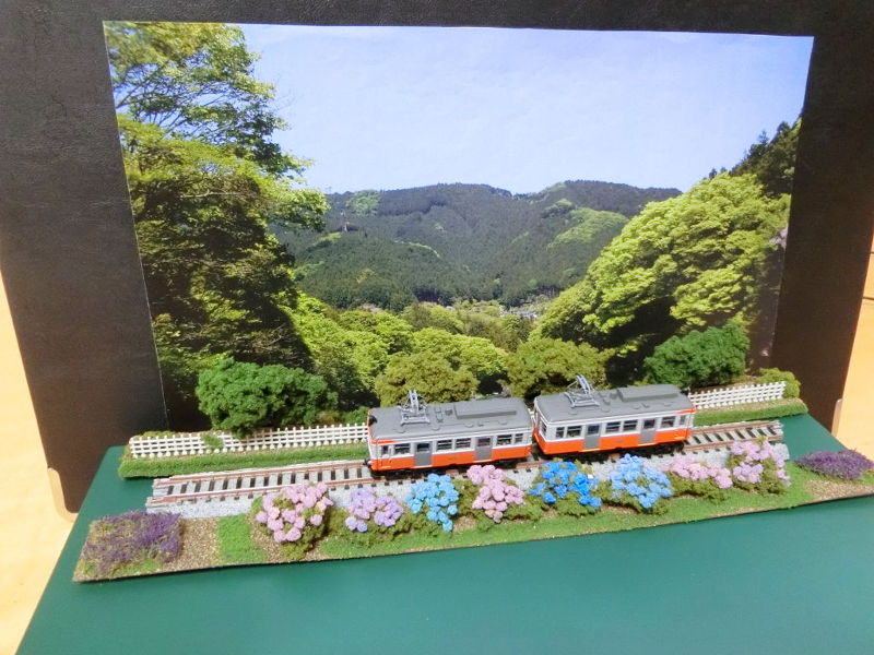 線路脇にジオラマを置いて撮影 線路脇にジオラマを置いて撮影