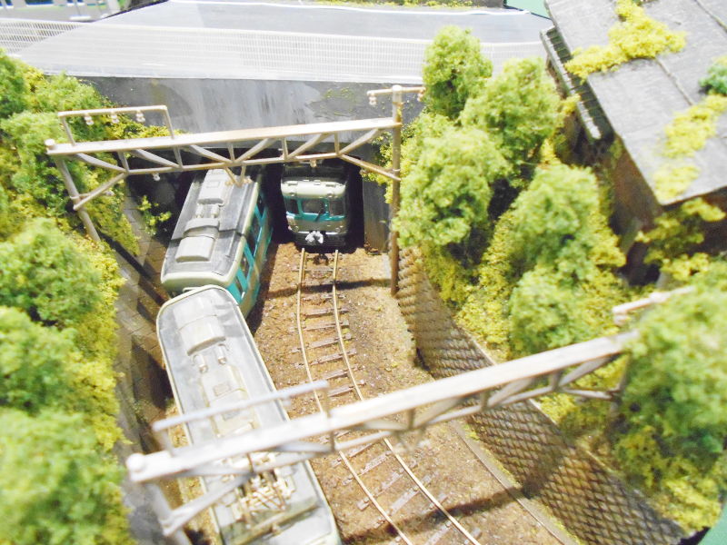 ギリギリですれ違い ギリギリですれ違い