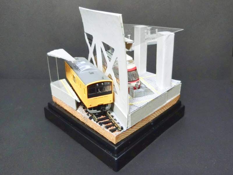 JR側から見た小田急の窓 JR側から見た小田急の窓