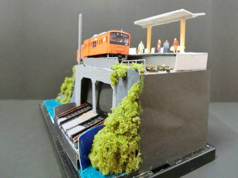 実物のJR御茶ノ水駅と似たアングルから眺める 実物のJR御茶ノ水駅と似たアングルから眺める