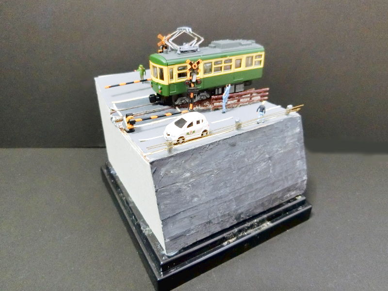 「江ノ電・鎌倉高校前駅の踏切」ジオラマ全景 「江ノ電・鎌倉高校前駅の踏切」ジオラマ全景