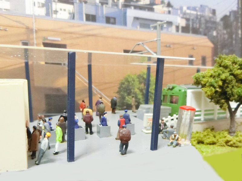 背中の丸みが哀愁タップリ 背中の丸みが哀愁タップリ