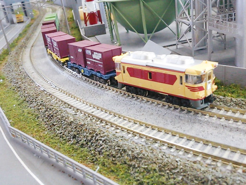 貨物列車も牽引 貨物列車も牽引