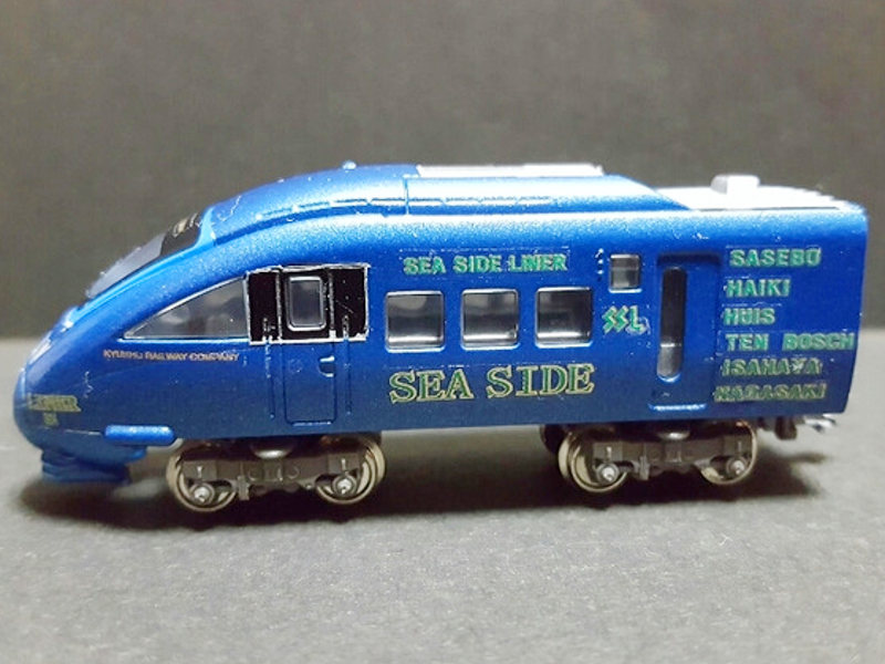 「JR九州キハ885系シーサイドライナー(ウソ電)」車両全体像 「JR九州キハ885系シーサイドライナー(ウソ電)」車両全体像