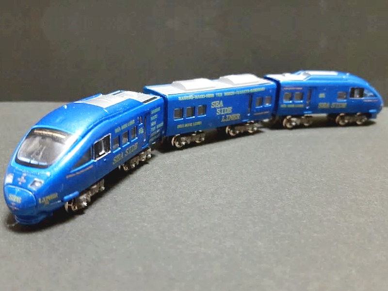 「JR九州キハ885系シーサイドライナー(ウソ電)」編成全体像 「JR九州キハ885系シーサイドライナー(ウソ電)」編成全体像