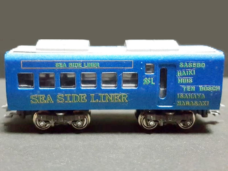 「JR九州キハ885系シーサイドライナー(ウソ電)」車両全体像 「JR九州キハ885系シーサイドライナー(ウソ電)」車両全体像