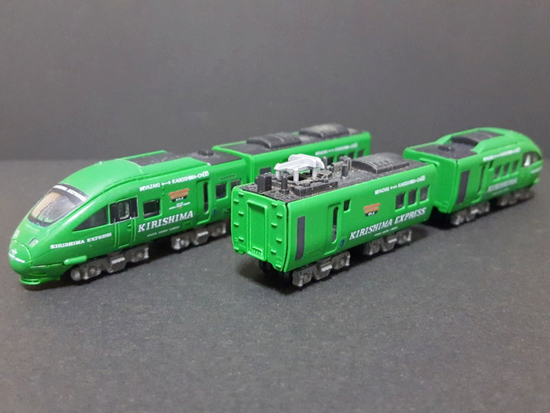 「JR九州885系Kirishima Express(ウソ電)」編成全体像 「JR九州885系Kirishima Express(ウソ電)」編成全体像