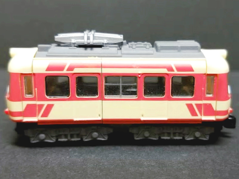 「長野電鉄2000系(新塗装)」車両全体像 「長野電鉄2000系(新塗装)」車両全体像