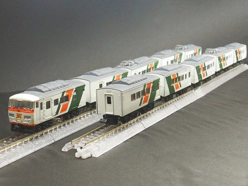 「国鉄185系踊り子湘南ストライプ色(ウソ電)」編成全体像 「国鉄185系踊り子湘南ストライプ色(ウソ電)」編成全体像