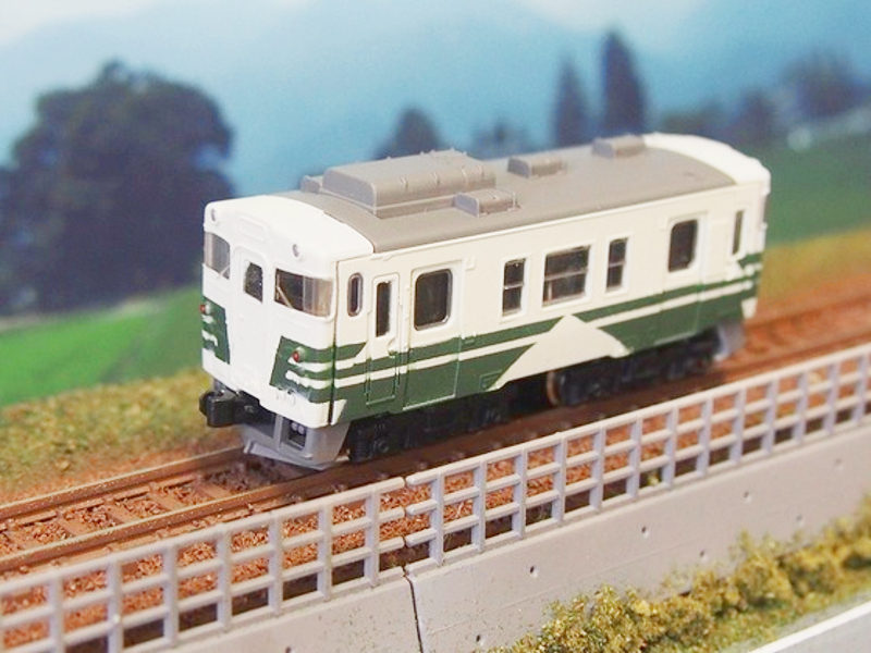 「JR東日本キハ40形男鹿線色」車両全体像 「JR東日本キハ40形男鹿線色」車両全体像