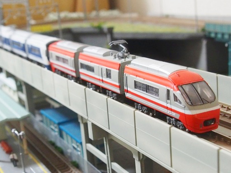 小田急線の特急「えのしま」と「あさぎり」 小田急線の特急「えのしま」と「あさぎり」