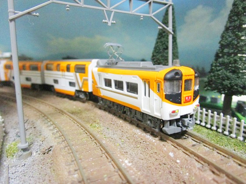 「近畿日本鉄道30000系ビスタEX新塗色」編成全体像 「近畿日本鉄道30000系ビスタEX新塗色」編成全体像