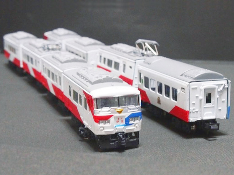 「伊豆急行185系リゾート21(ウソ電)」編成全体像 「伊豆急行185系リゾート21(ウソ電)」編成全体像