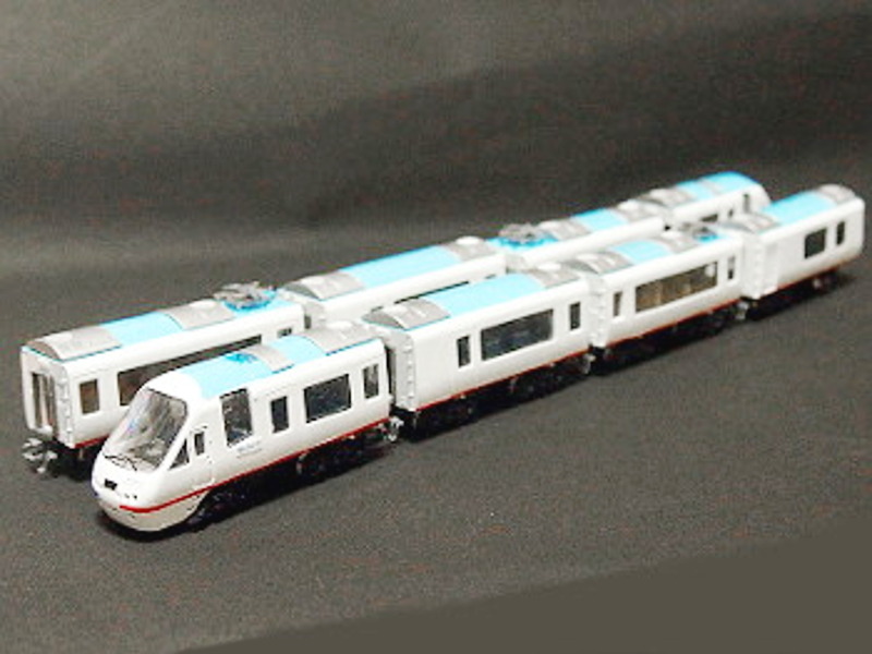 「伊豆急行2100系アルファリゾート21新塗装」編成全体像 「伊豆急行2100系アルファリゾート21新塗装」編成全体像