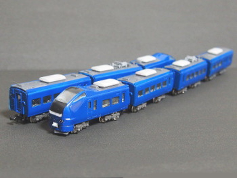 「JR東日本E653系いなほ・瑠璃色」編成全体像 「JR東日本E653系いなほ・瑠璃色」編成全体像