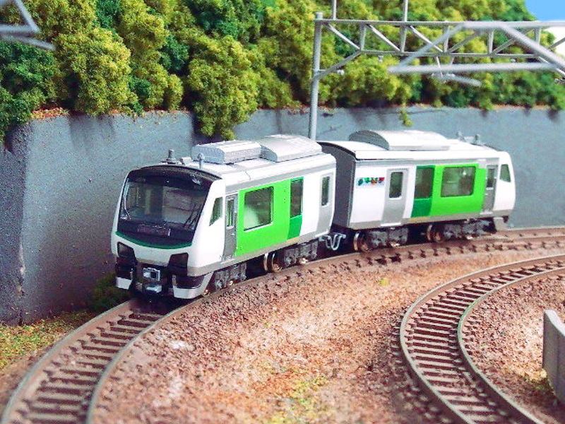 「JR東日本HB-E300系リゾートビューふるさと」編成全体像 「JR東日本HB-E300系リゾートビューふるさと」編成全体像