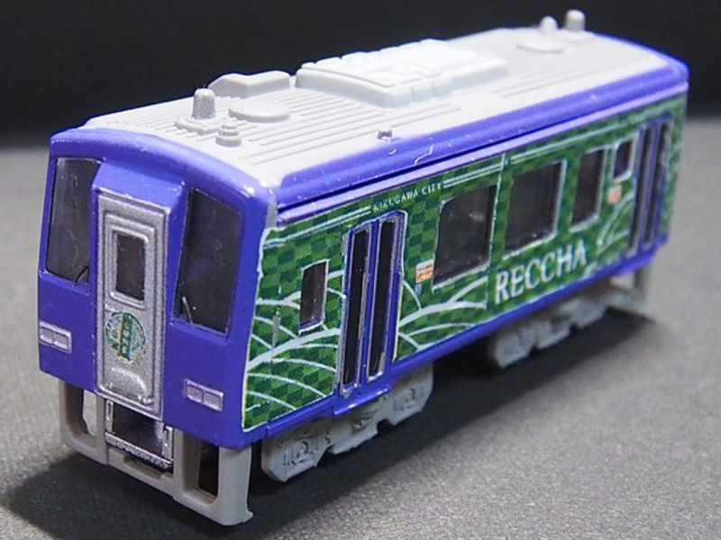 「JR西日本キハ120形」車両全体像 「JR西日本キハ120形」車両全体像