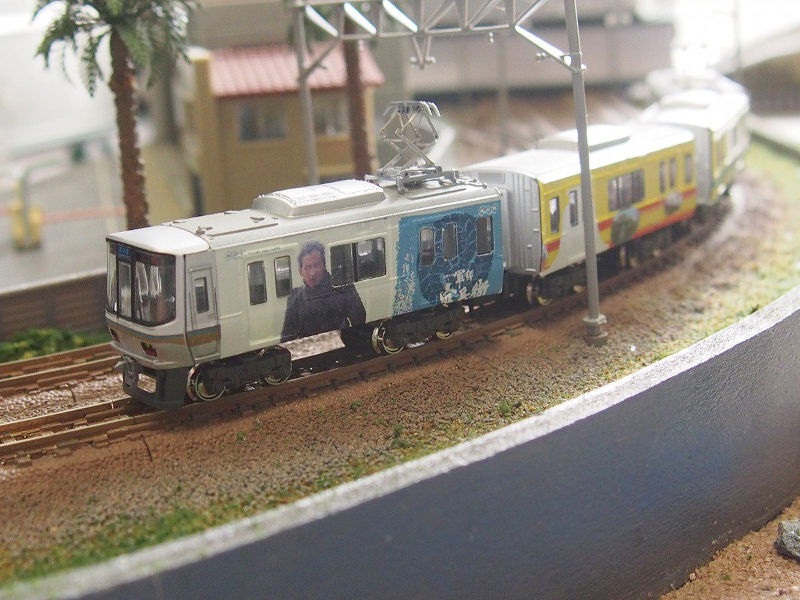 「JR西日本223系2000番台軍師官兵衛ラッピング」編成全体像 「JR西日本223系2000番台軍師官兵衛ラッピング」編成全体像