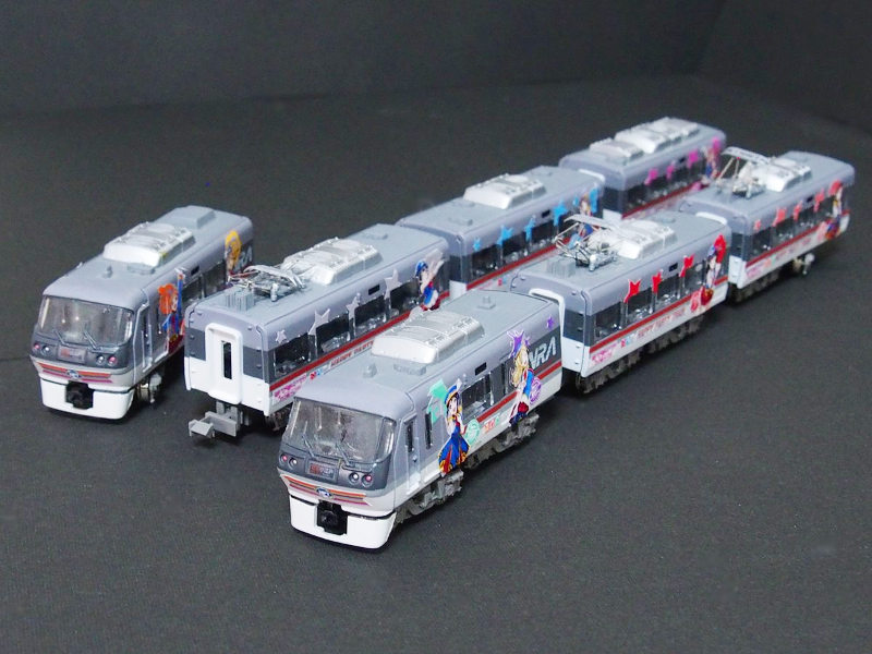 「西武鉄道10000系ラブライブ!ラッピング」編成全体像 「西武鉄道10000系ラブライブ!ラッピング」編成全体像