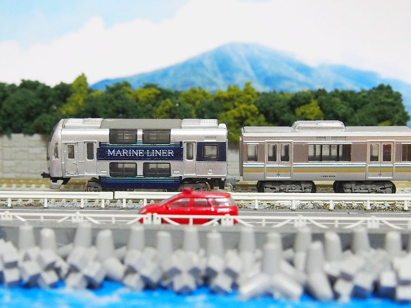 「マリンライナー」だけあって海が似合う♪ 「マリンライナー」だけあって海が似合う♪