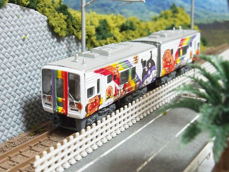 「JR四国2000系「宇和海」アンパンマン」編成全体像 「JR四国2000系「宇和海」アンパンマン」編成全体像