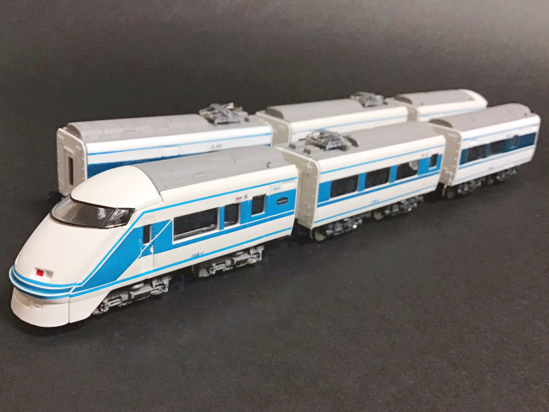 「東武鉄道100系スペーシア“粋”」編成全体像 「東武鉄道100系スペーシア“粋”」編成全体像