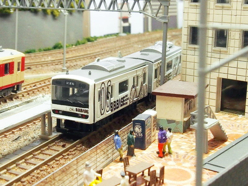 「JR東日本209系2200番台B.B.BASE」編成全体像 「JR東日本209系2200番台B.B.BASE」編成全体像