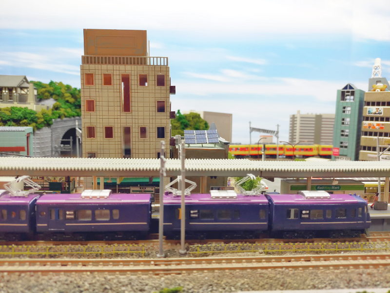 「JR西日本117系WEST EXPRESS 銀河」編成全体像(右半分) 「JR西日本117系WEST EXPRESS 銀河」編成全体像(右半分)