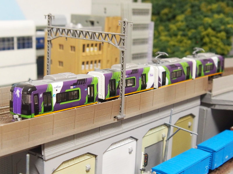 「名古屋鉄道2000系ミュースカイ・シン・エヴァンゲリオンラッピング」編成全体像 「名古屋鉄道2000系ミュースカイ・シン・エヴァンゲリオンラッピング」編成全体像