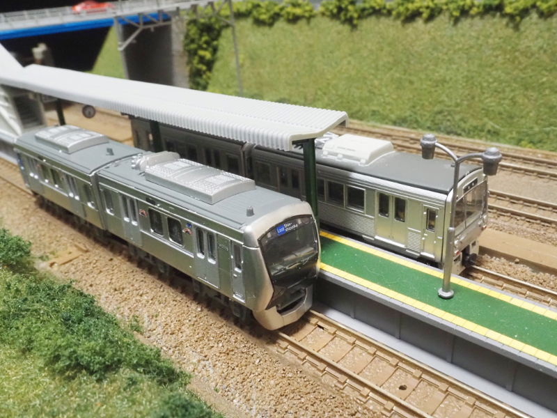 1000形の無塗装車と並んだっ★ 1000形の無塗装車と並んだっ★