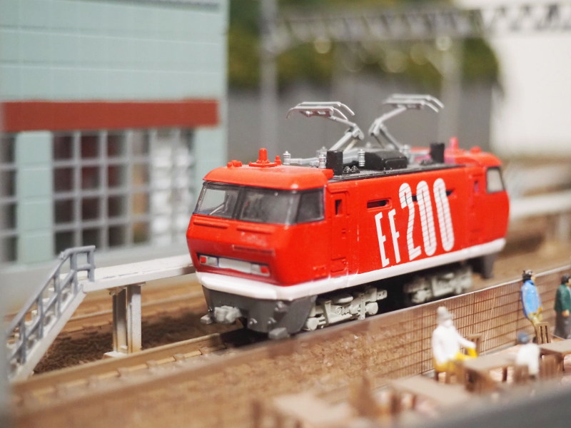 「JR東日本EF200形レインボー色(ウソ電)」車両全体像 「JR東日本EF200形レインボー色(ウソ電)」車両全体像