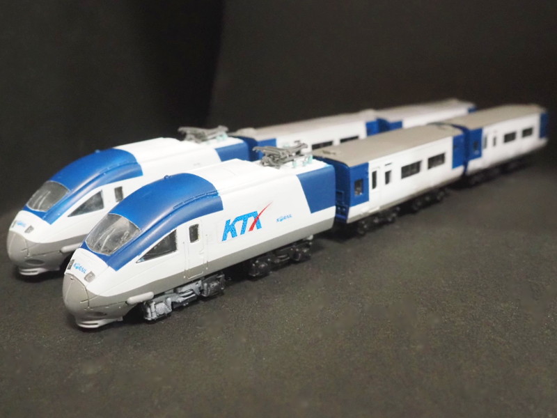 「韓国高速鉄道(KTX)(ウソ電)」編成全体像 「韓国高速鉄道(KTX)(ウソ電)」編成全体像