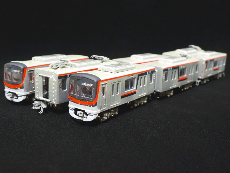 「東武鉄道70090型THライナー」編成全体像 「東武鉄道70090型THライナー」編成全体像