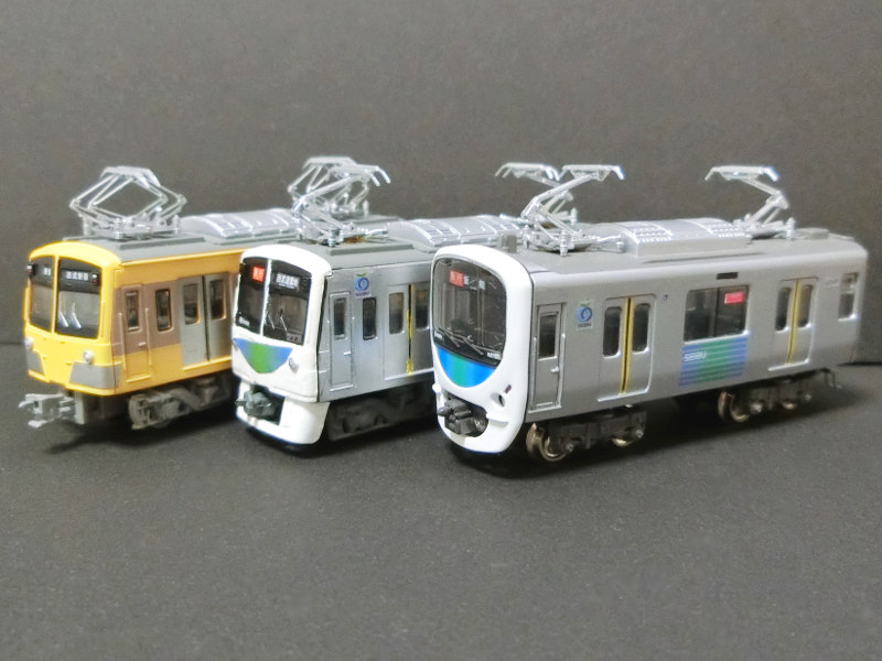 西武鉄道30000系と新101系原色車との比較 西武鉄道30000系と新101系原色車との比較