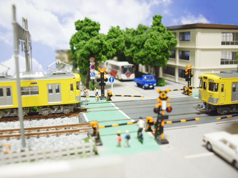 西武新宿線の中野通りの踏切にて 西武新宿線の中野通りの踏切にて